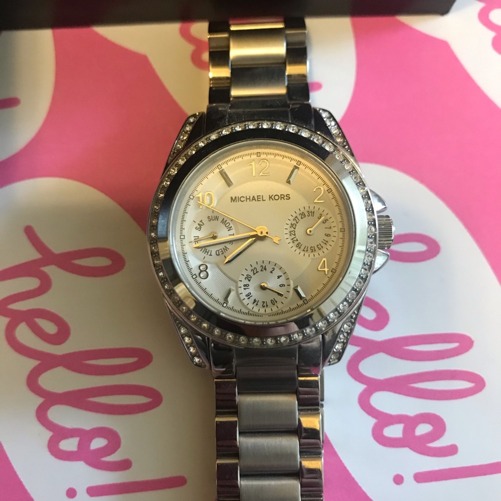 Silver Rhinestone Watch 🤍